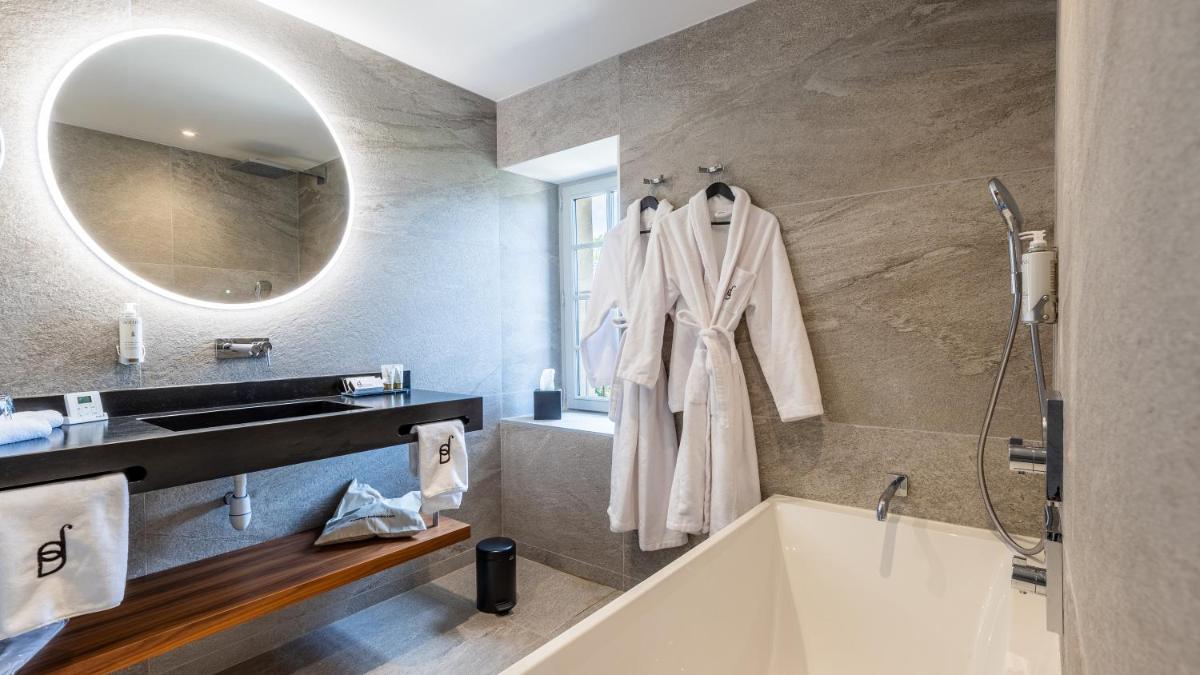 Salle de bains dans l'établissement Domaine de Dolomieu Hotel & Spa - BW Premier Collection
