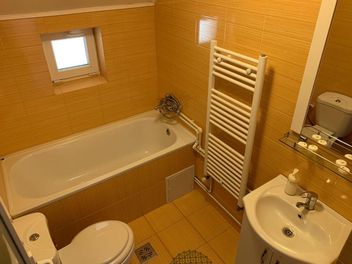 Floare de colt - Housity