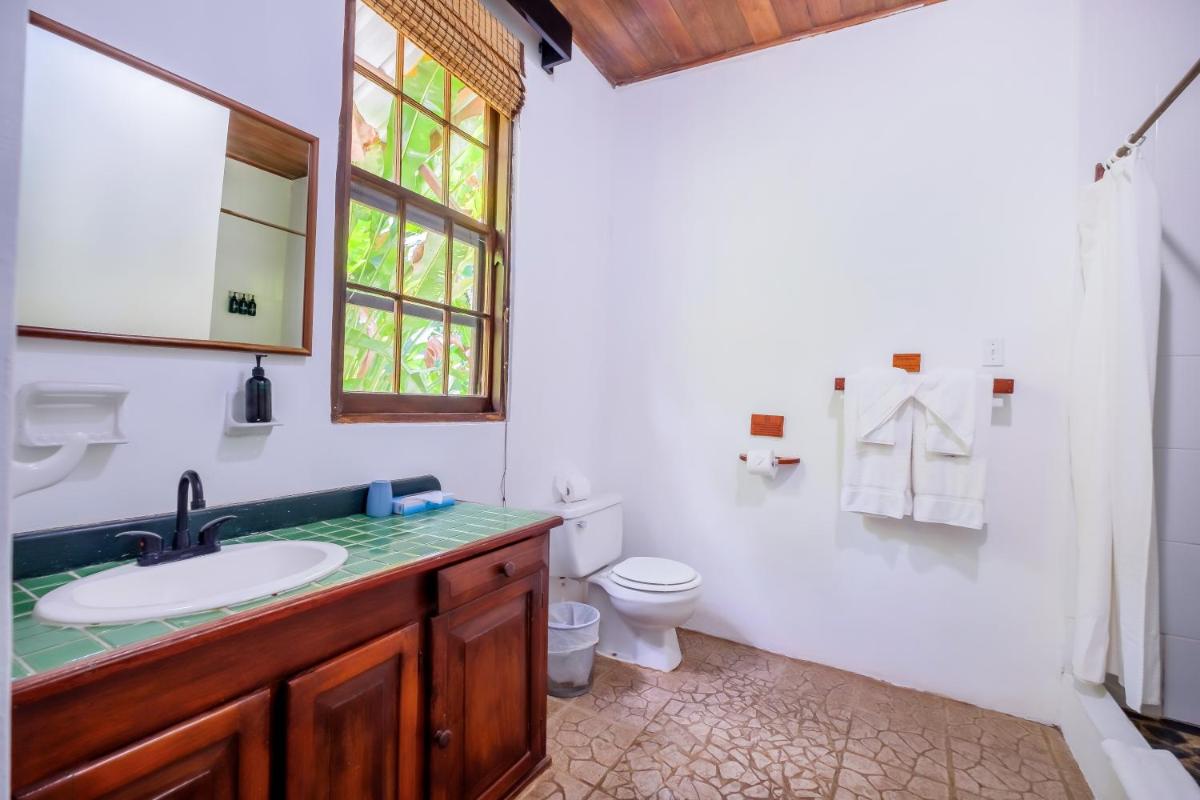 Sweet Songs Jungle Lodge - Housity