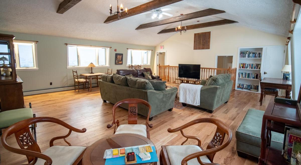 Cooper Hill Inn - Housity