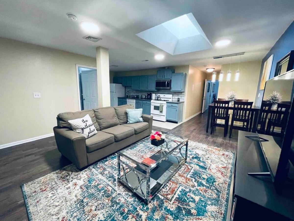 Lovely 1BD Apt Near Magic Garden in Center City - Housity