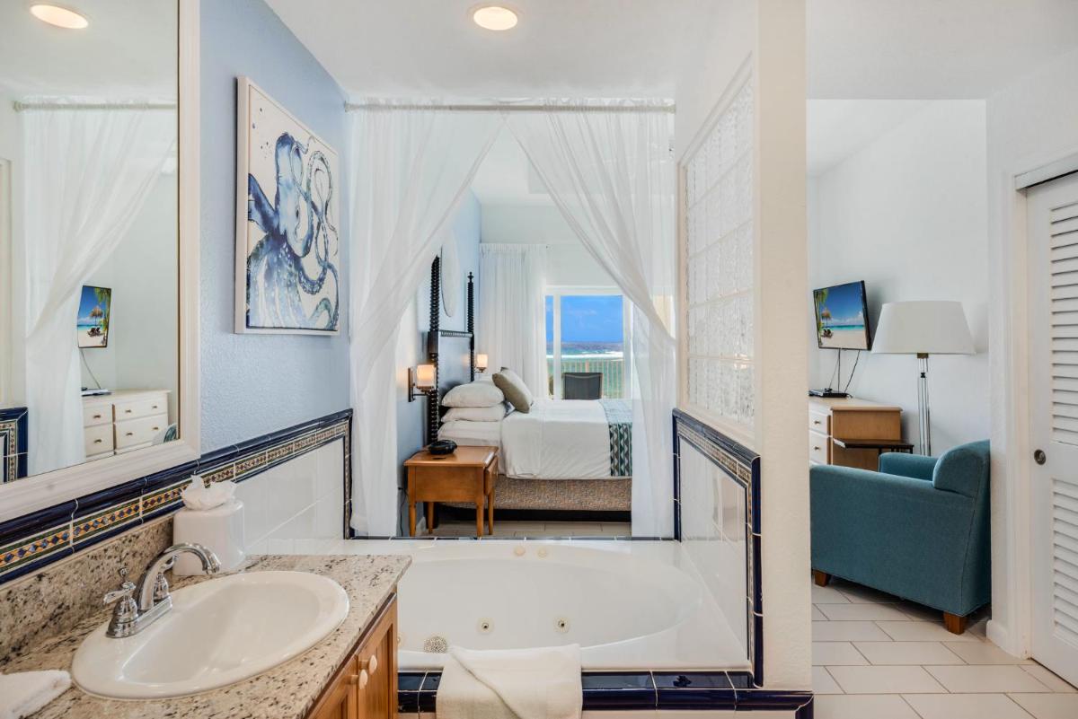 Wyndham Reef Resort, Grand Cayman - Housity