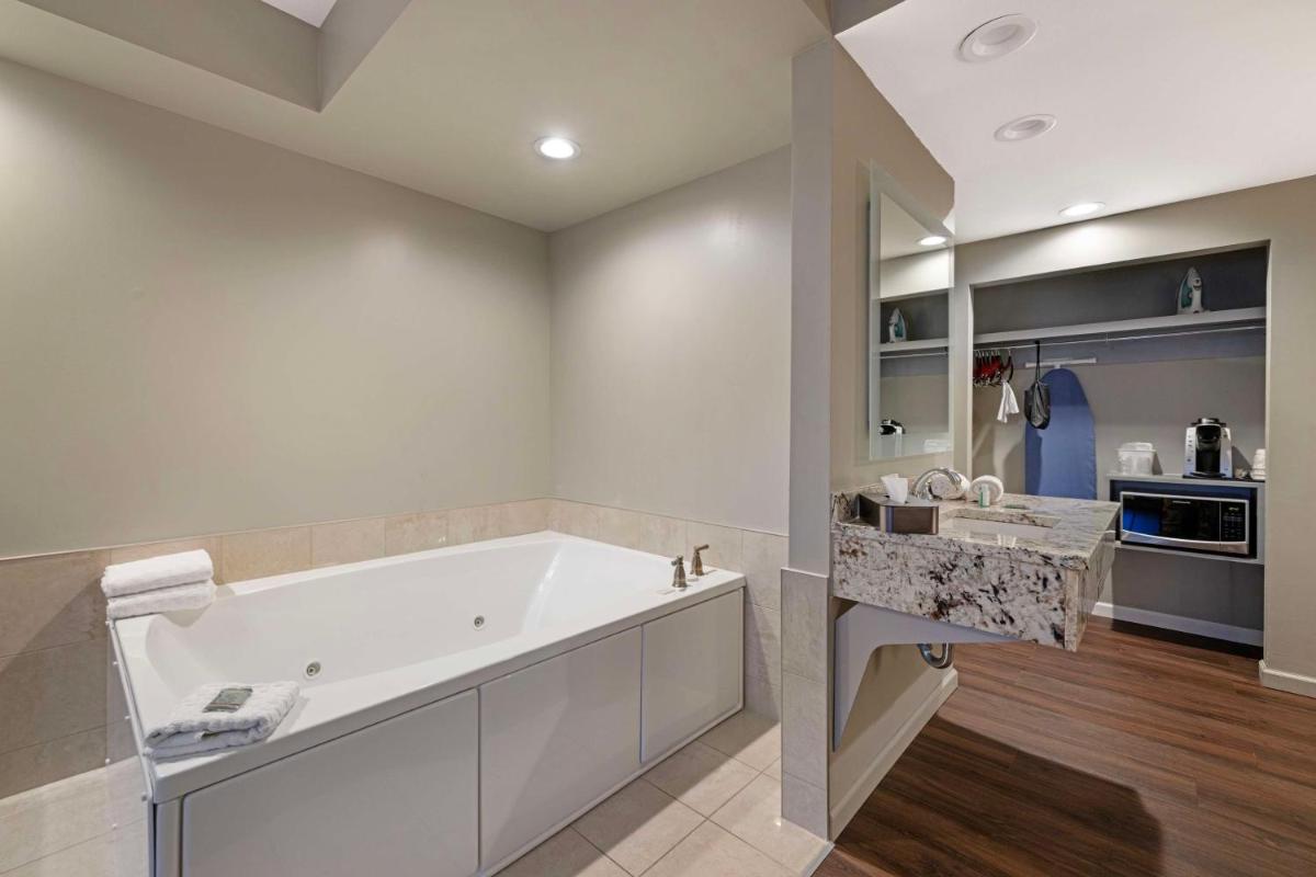 Best Western On The Avenue - Housity
