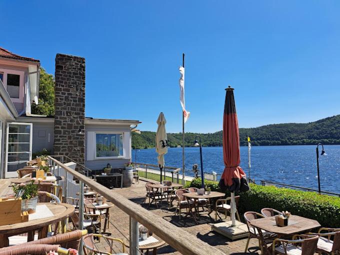 Strandhaus Edersee - Kaminzimmer, Seeblick, Badestrand, Seeterrasse - Housity