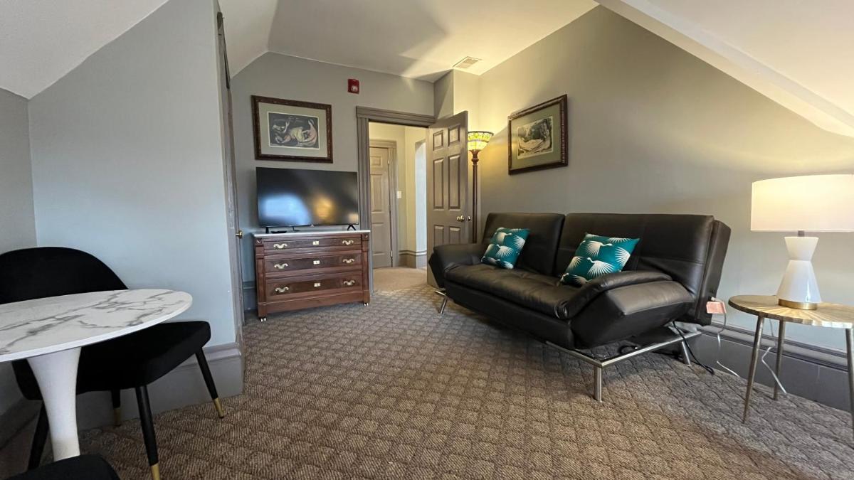Stone Gables Inn - Housity