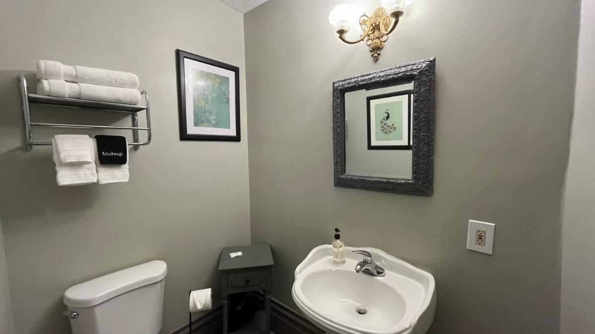 Stone Gables Inn - Housity