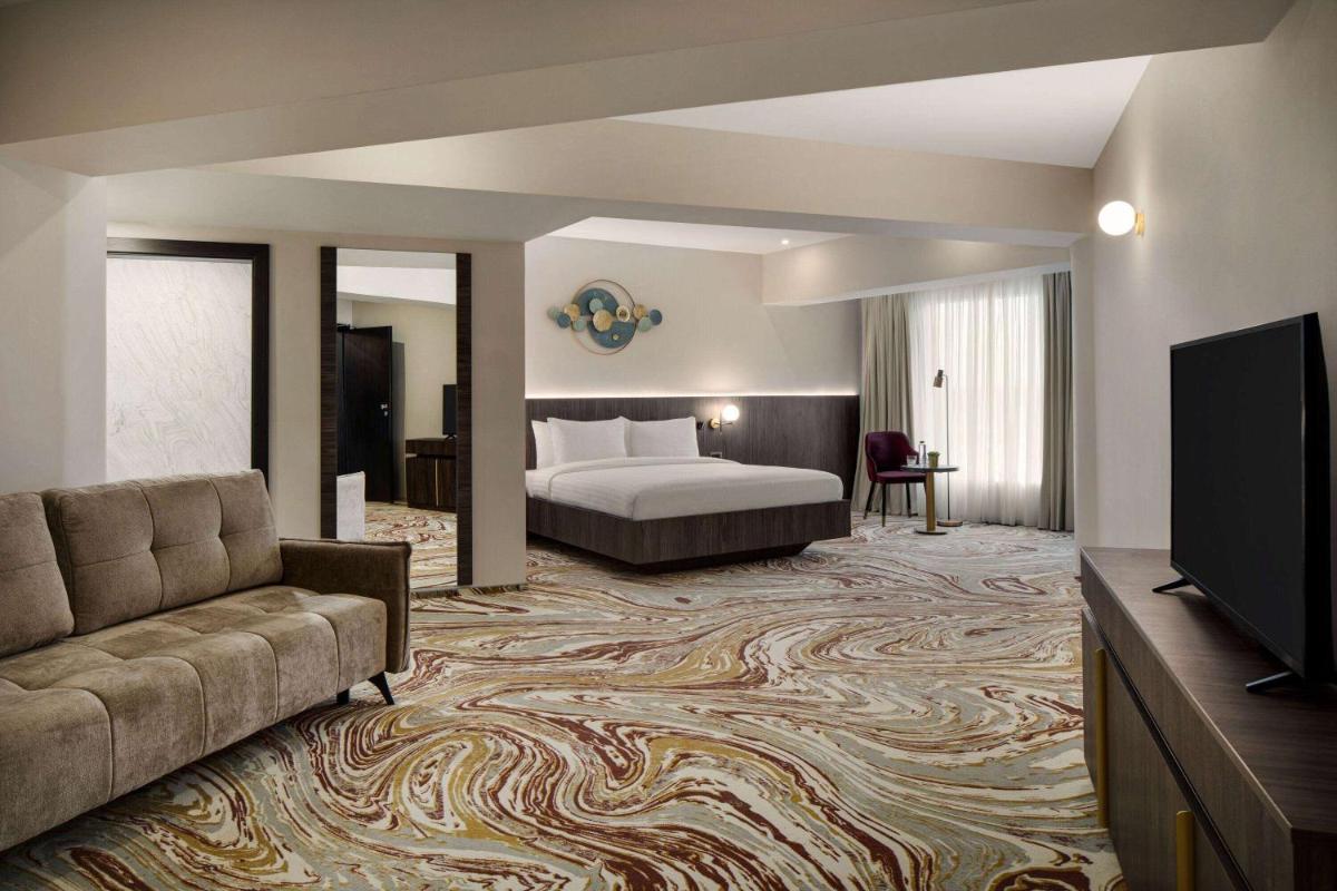 Ramada by Wyndham Bucharest Otopeni Airport - Housity