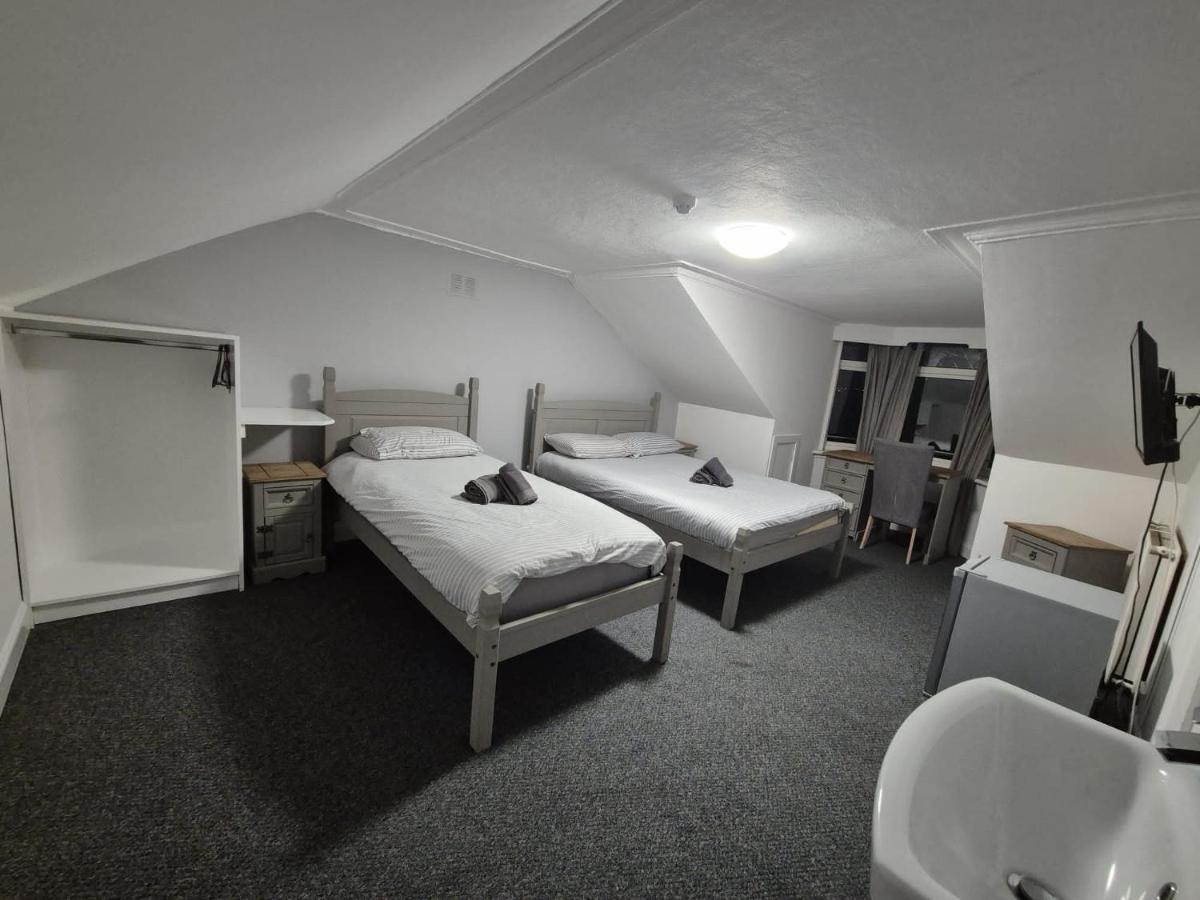 The Queens Hotel - Housity