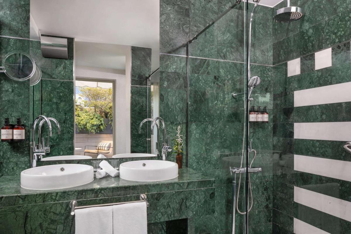 Un baño de NH Collection Madrid Paseo del Prado