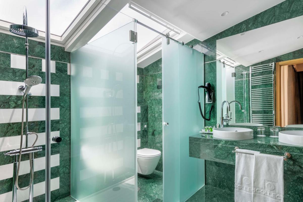 Un baño de NH Collection Madrid Paseo del Prado