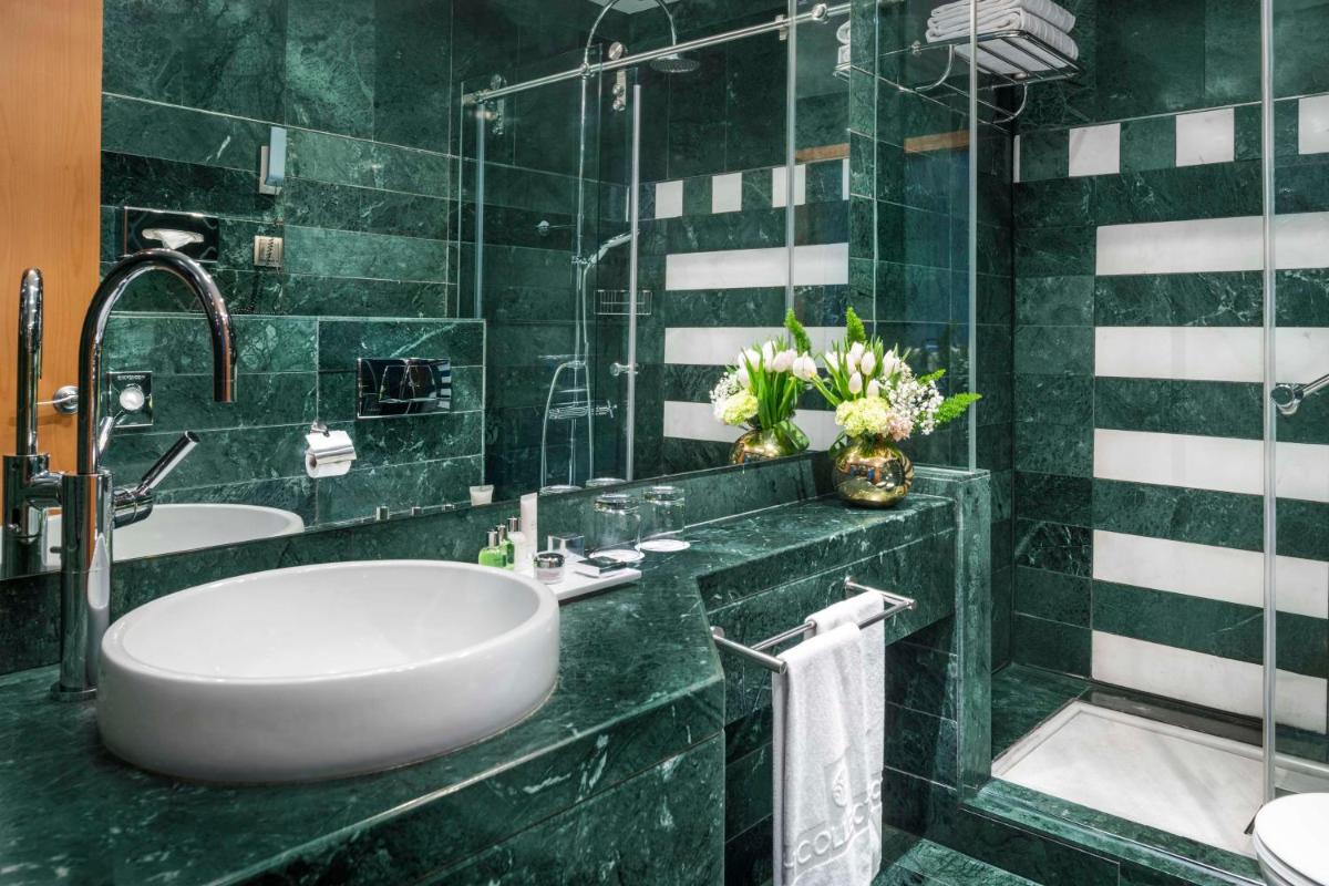 Un baño de NH Collection Madrid Paseo del Prado