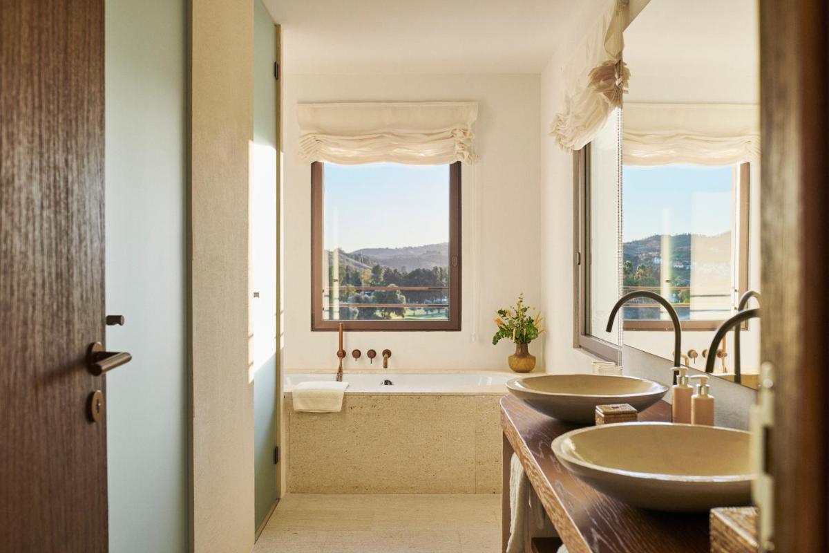 Un baño de La Zambra Resort Mijas - Marbella - The Unbound Collection by Hyatt