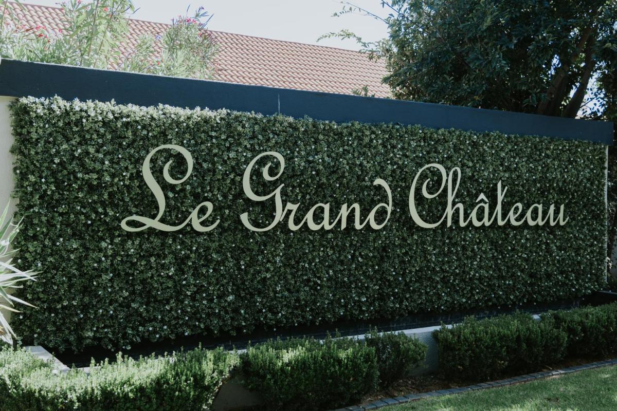 Le Grand Chateau Hotel - Housity
