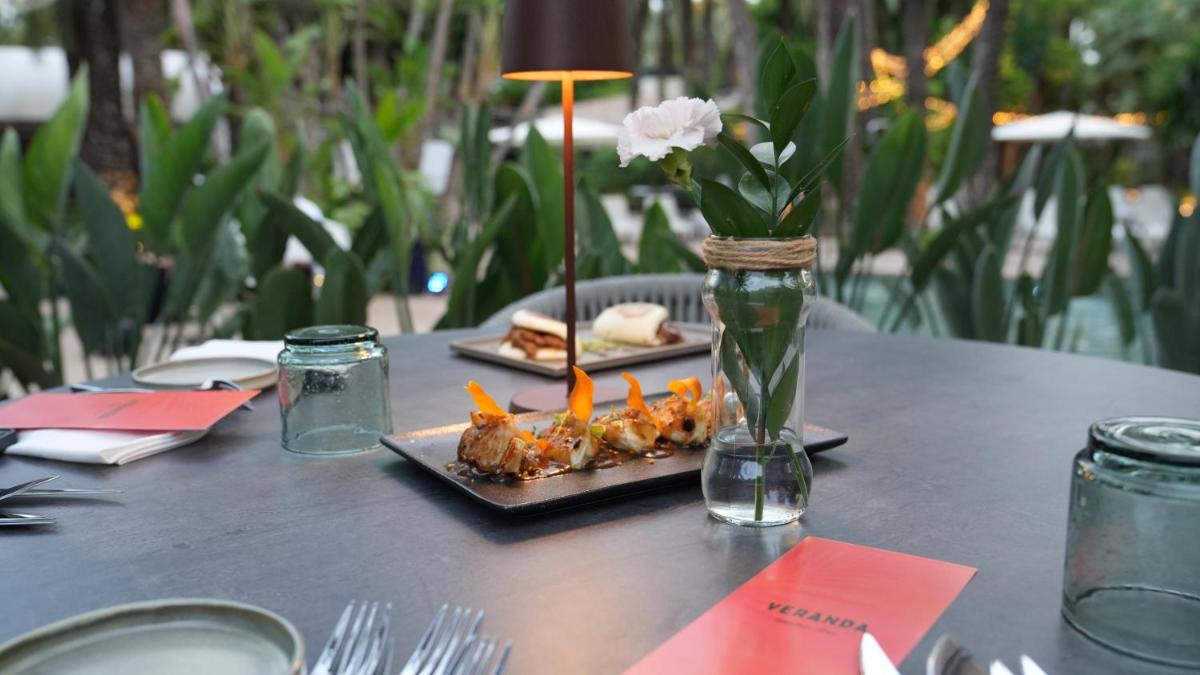 Comida en o cerca de este hotel