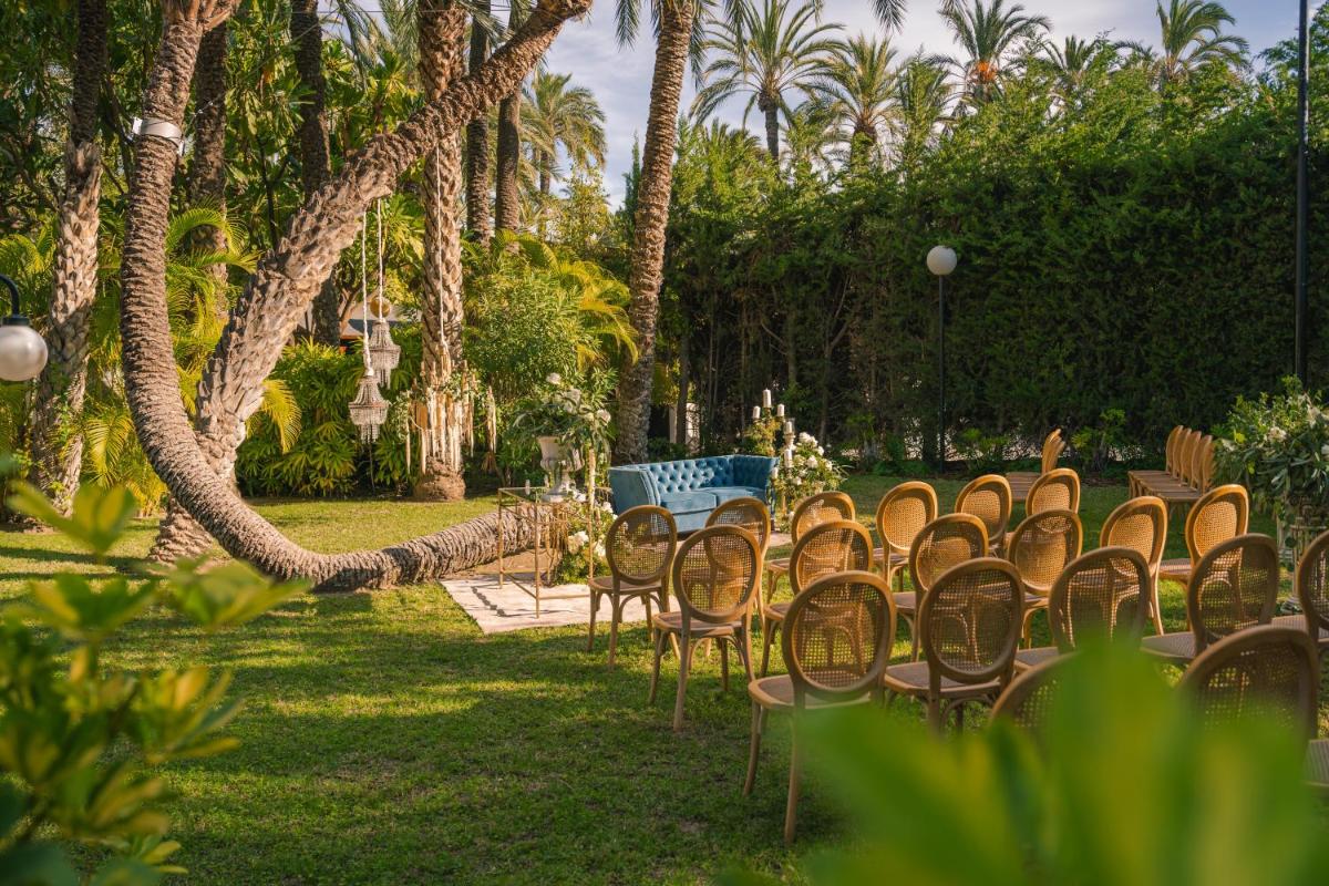 Jardín al aire libre en Hotel Huerto del Cura