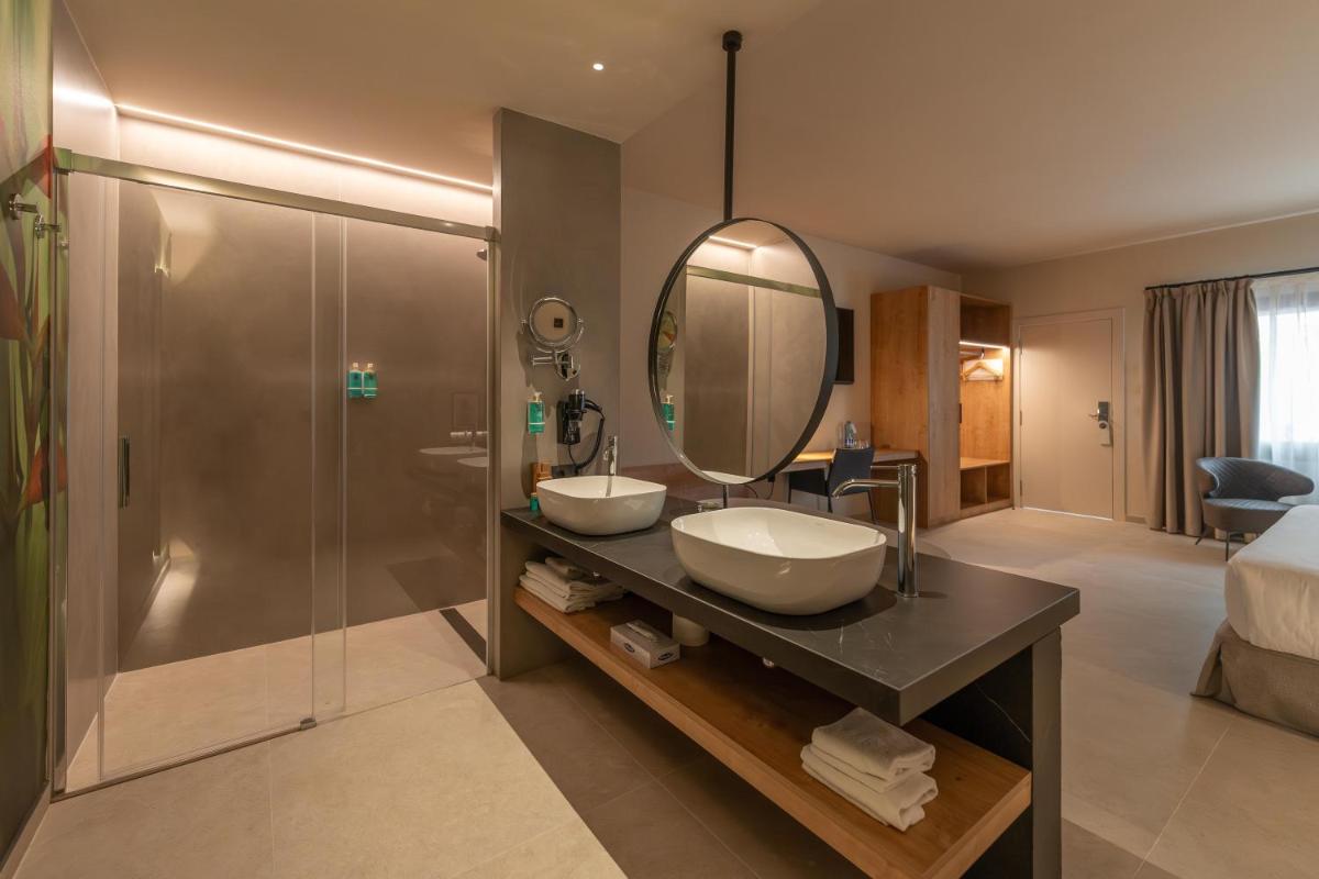 Un baño de Hotel Huerto del Cura