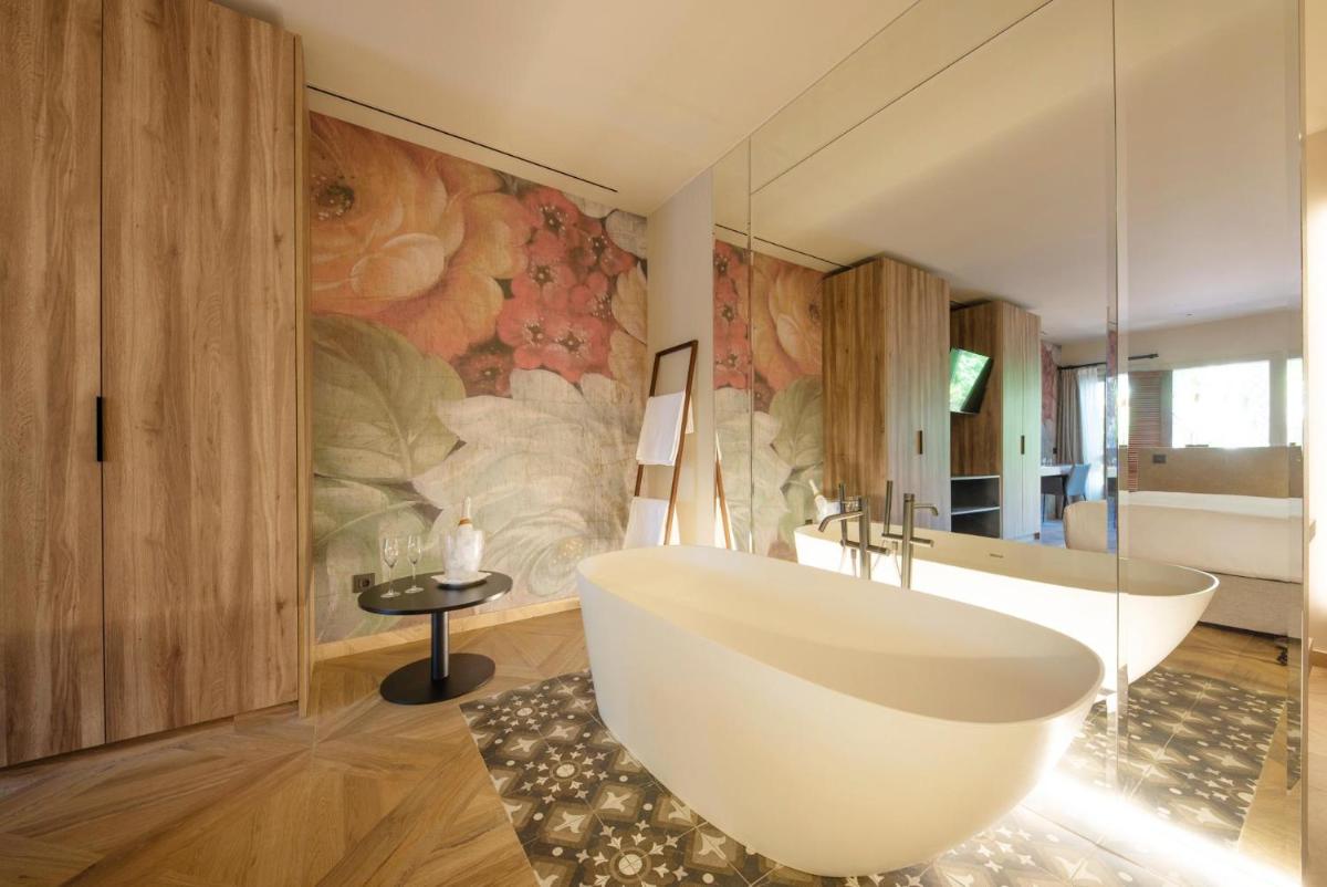 Un baño de Hotel Huerto del Cura