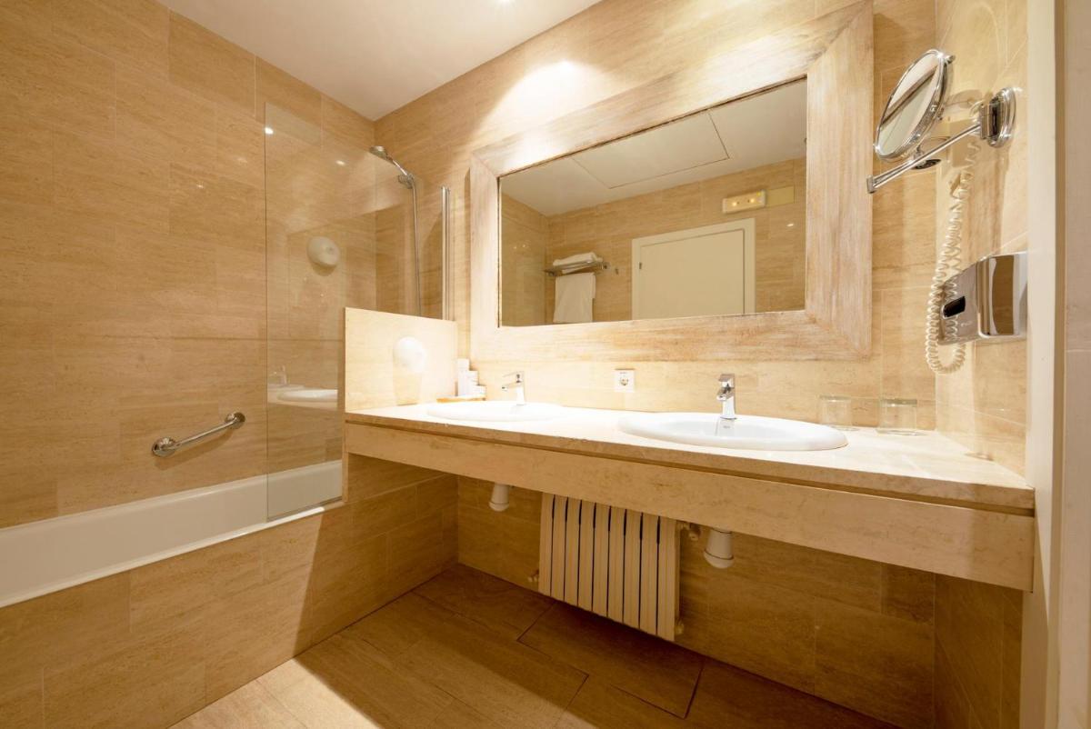 Un baño de Hotel Huerto del Cura