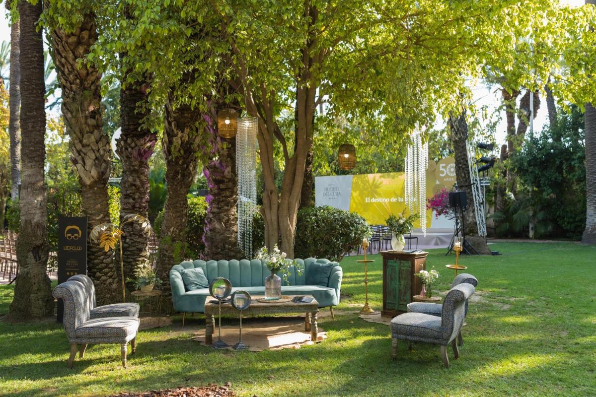 Jardín al aire libre en Hotel Huerto del Cura