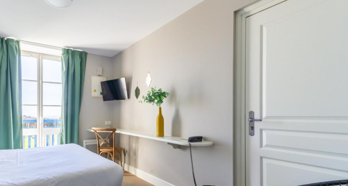 Un ou plusieurs lits dans un hébergement de l'établissement Eco-Domaine La Fontaine - RESIDENCE-SPA - Plage de la Fontaine aux Bretons