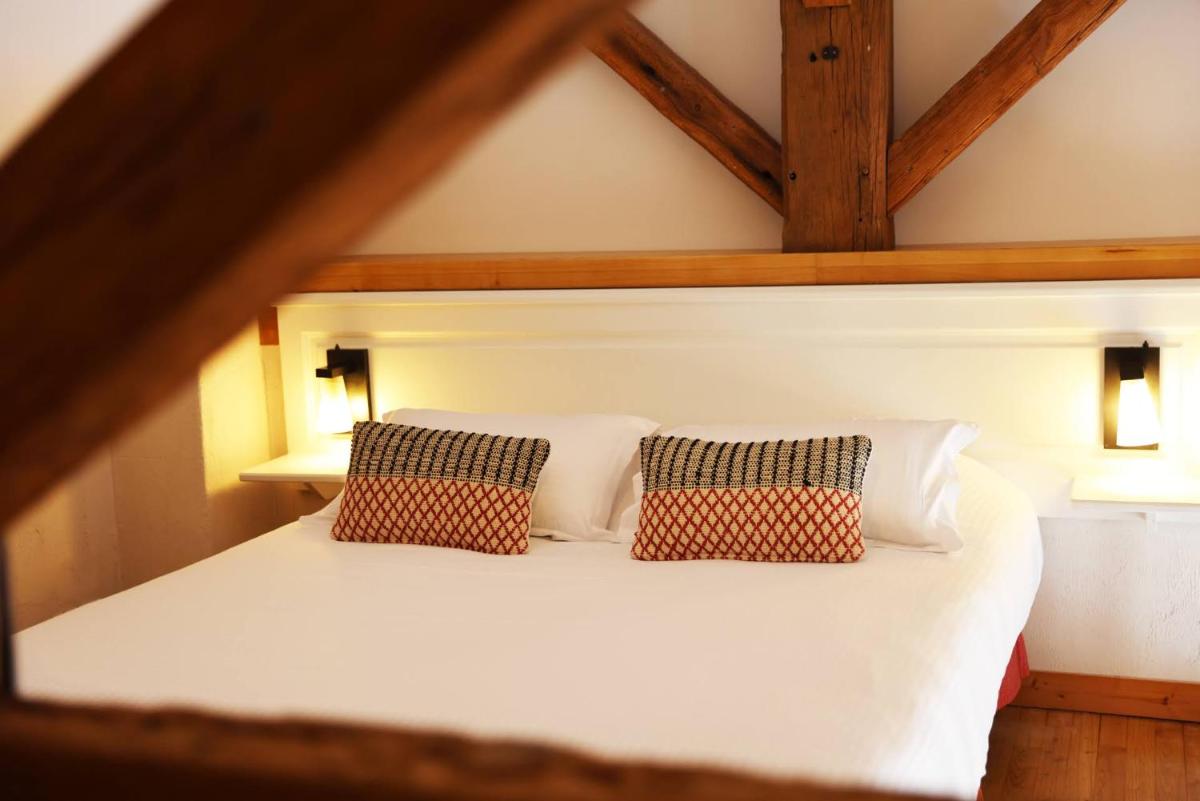 Un ou plusieurs lits dans un hébergement de l'établissement Eco-Domaine La Fontaine - RESIDENCE-SPA - Plage de la Fontaine aux Bretons