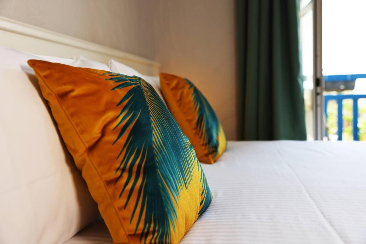 Un ou plusieurs lits dans un hébergement de l'établissement Eco-Domaine La Fontaine - RESIDENCE-SPA - Plage de la Fontaine aux Bretons