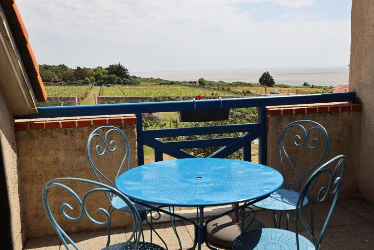 Balcon ou terrasse dans l'établissement Eco-Domaine La Fontaine - RESIDENCE-SPA - Plage de la Fontaine aux Bretons