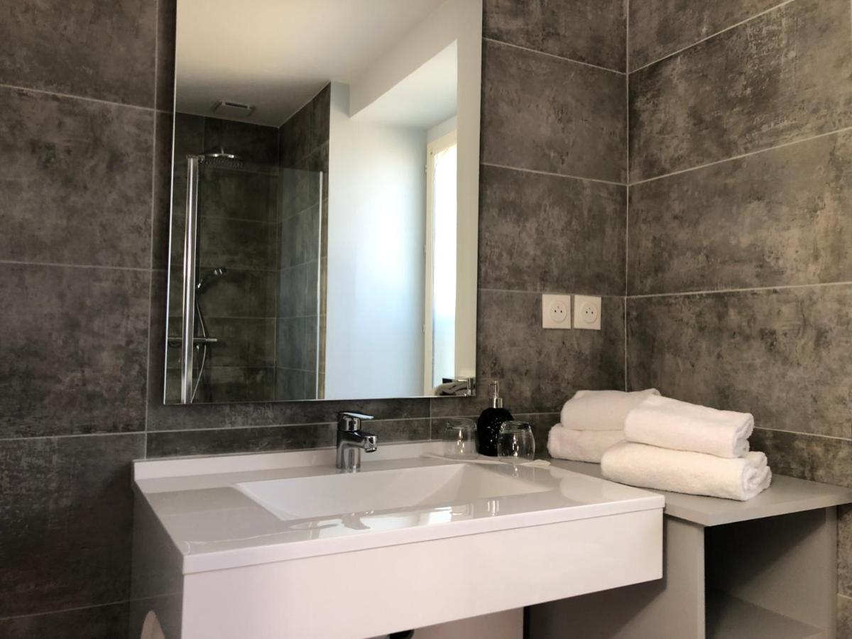 Salle de bains dans l'établissement Eco-Domaine La Fontaine - RESIDENCE-SPA - Plage de la Fontaine aux Bretons