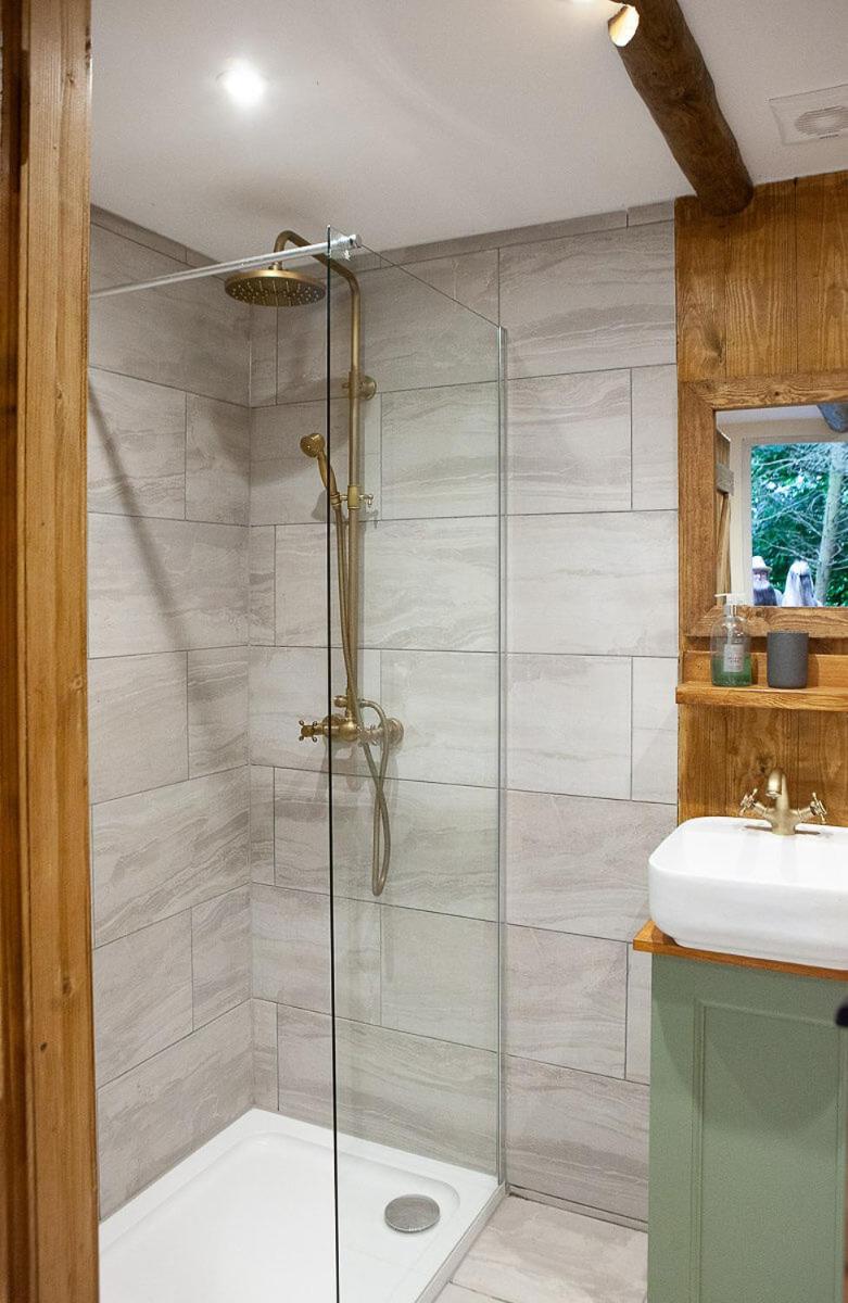 Hayne Barn Estate 6 Luxury Lodges with private hot-tubs AND 1 studio without hot-tub - Housity