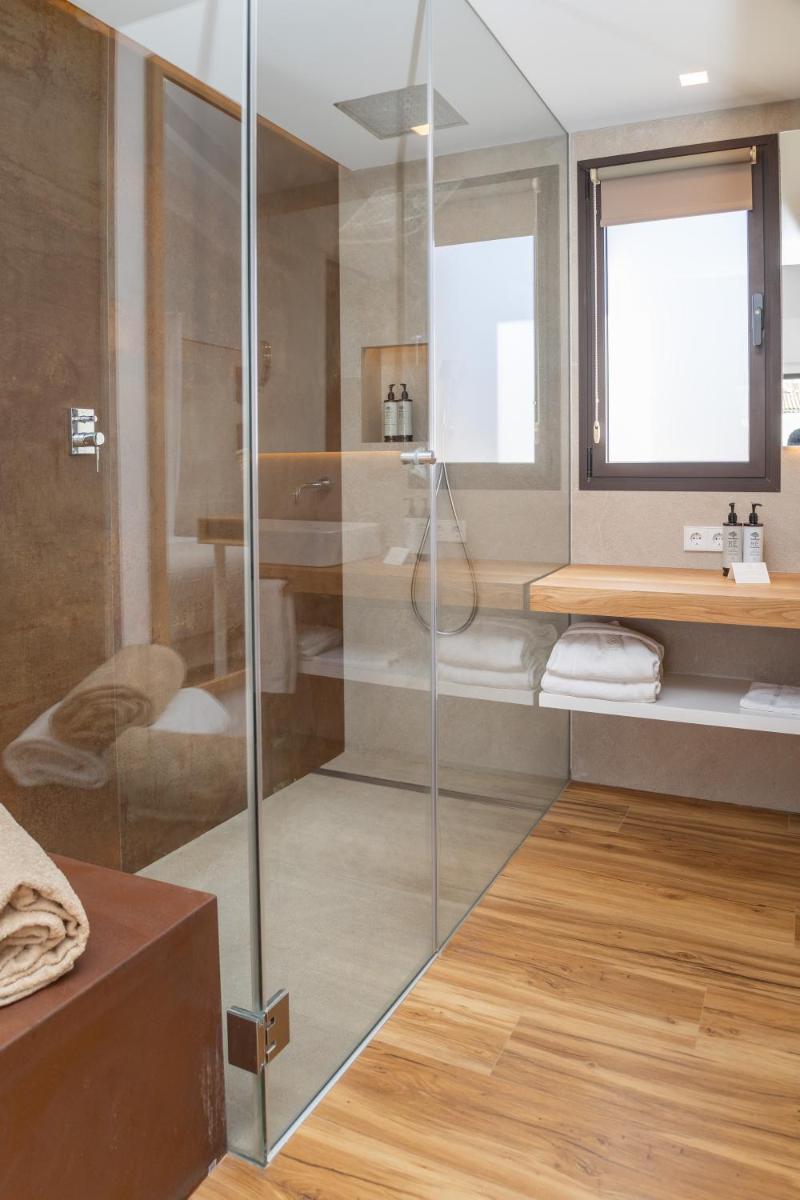 Un baño de Ynaira hotel & Spa