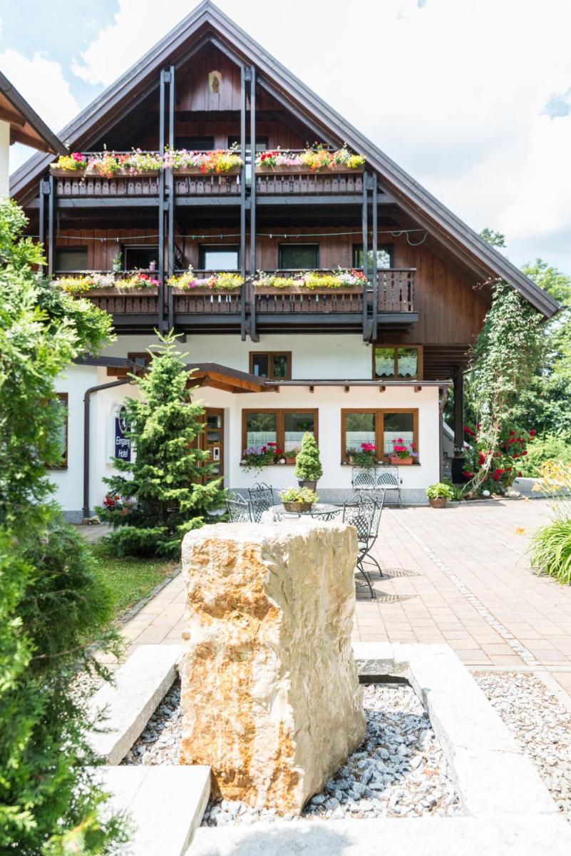 Hotel Waldhof - Housity