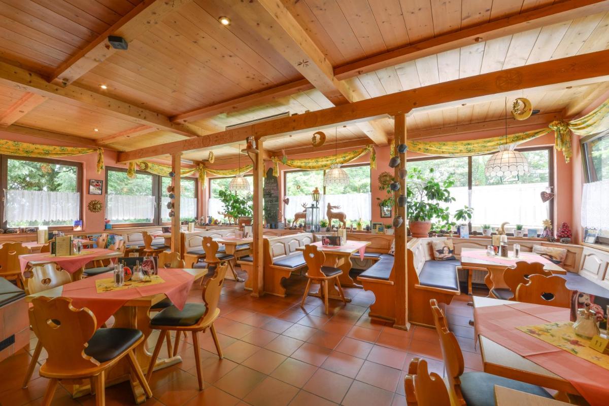 Hotel Waldhof - Housity
