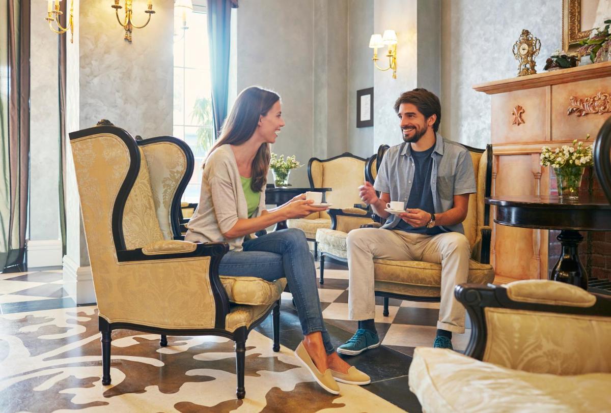 Clientes alojados en PortAventura Hotel Lucy's Mansion - Includes unlimited access & Express wristband to PortAventura Park & Ferrari Land
