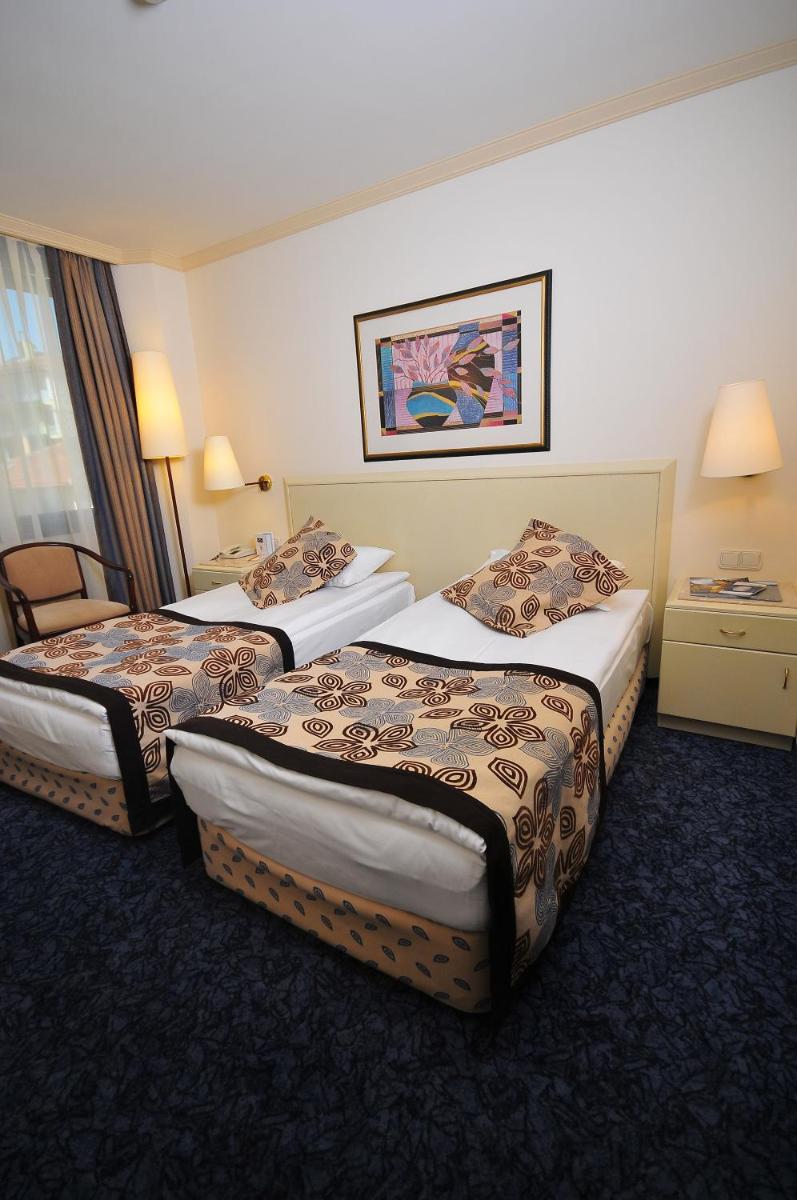 Class Hotel - Housity