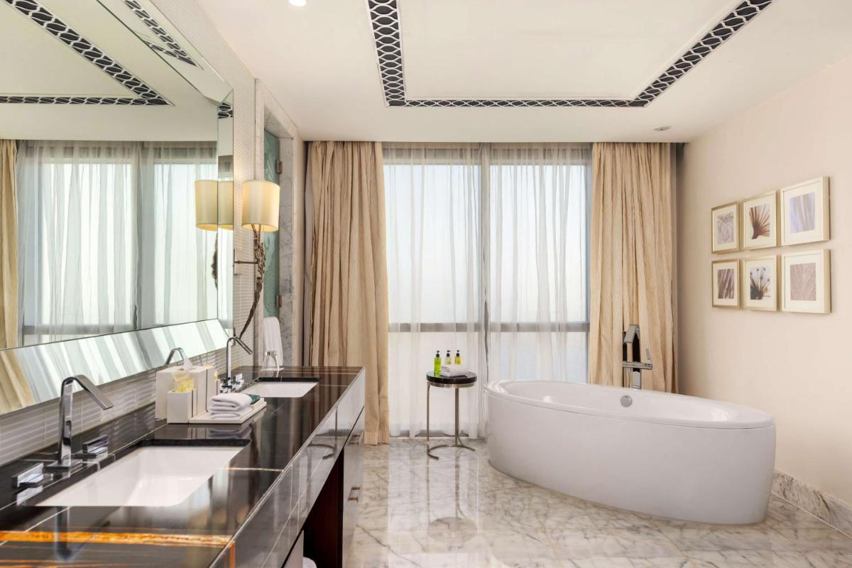 Hilton Dubai Al Habtoor City - Housity