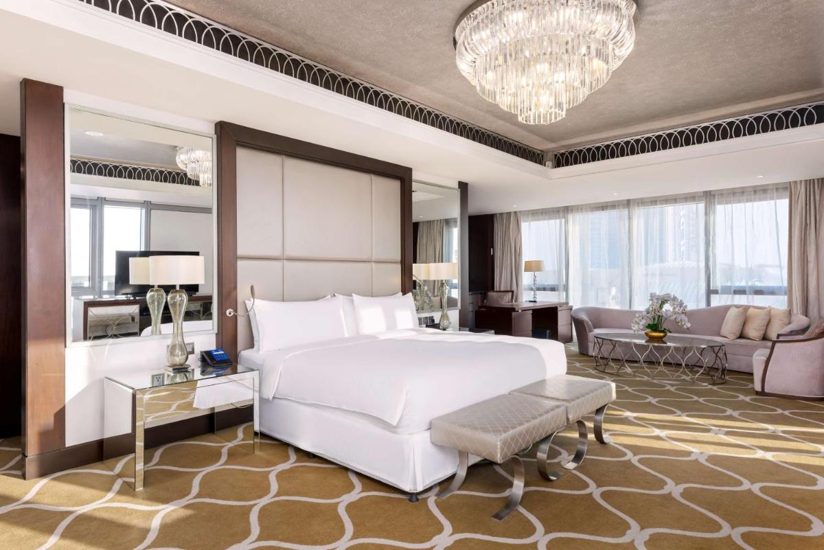 Hilton Dubai Al Habtoor City - Housity
