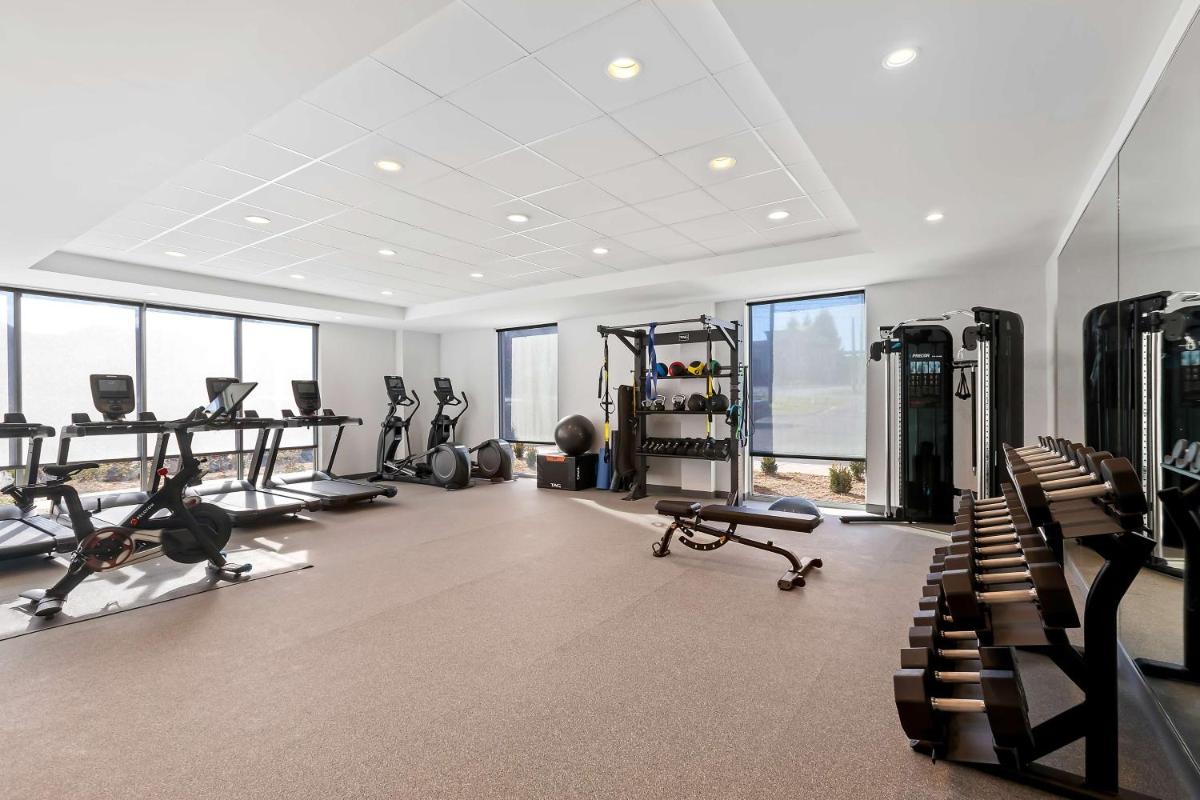 Home2 Suites By Hilton Hendersonville - Housity