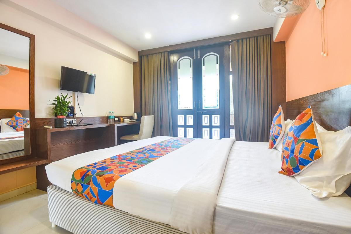 Collection O Caring Holiday Inn - Housity