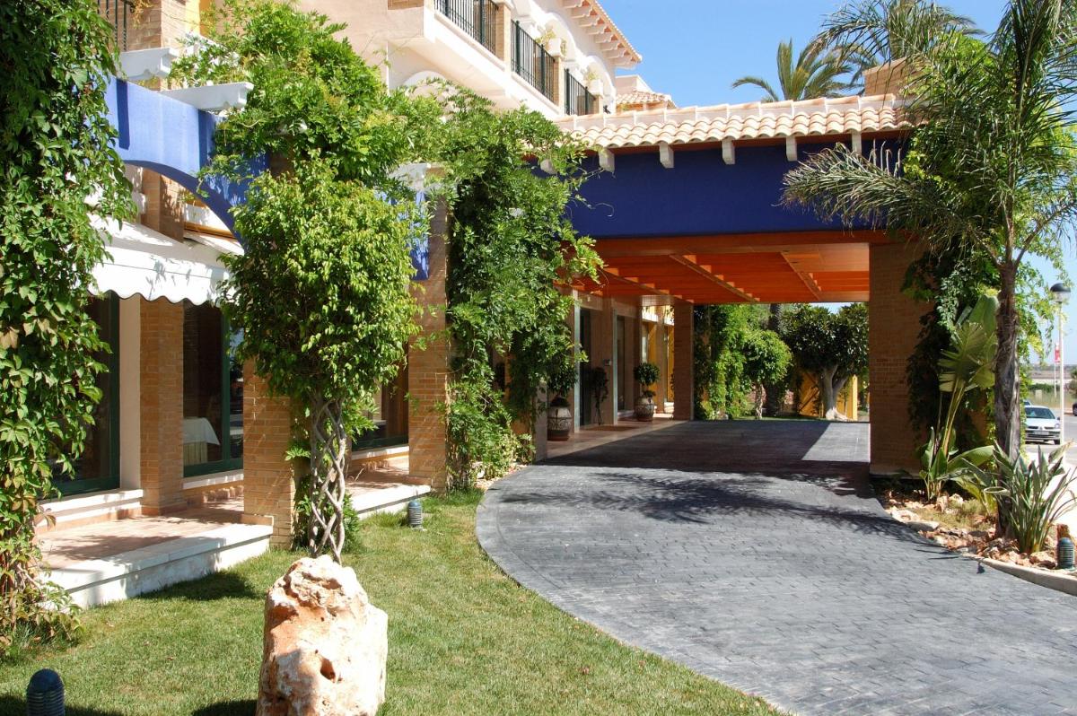 Jardín al aire libre en Hotel La Laguna Spa & Golf