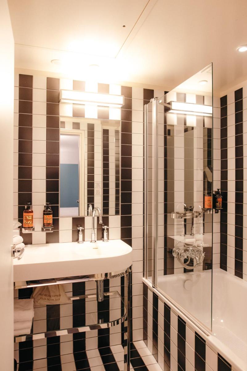 Salle de bains dans l'établissement Hotel Eiffel Blomet