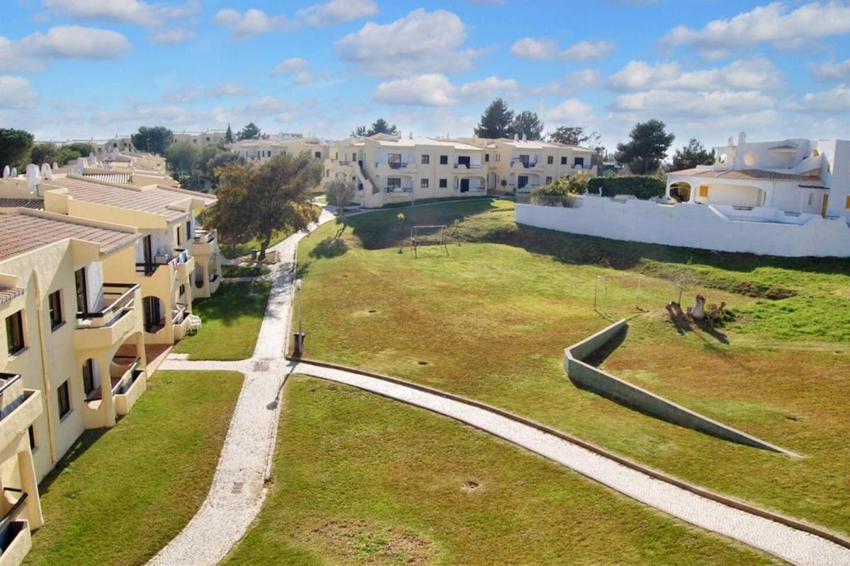 Modern Apartment in Alvor with Shared Pool (70 m²) - Housity