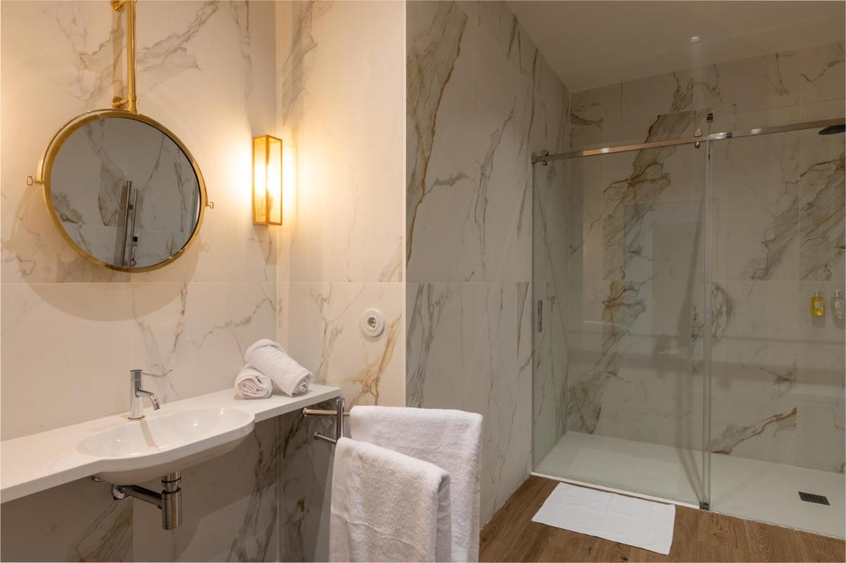 Un baño de Hiru Uhinak