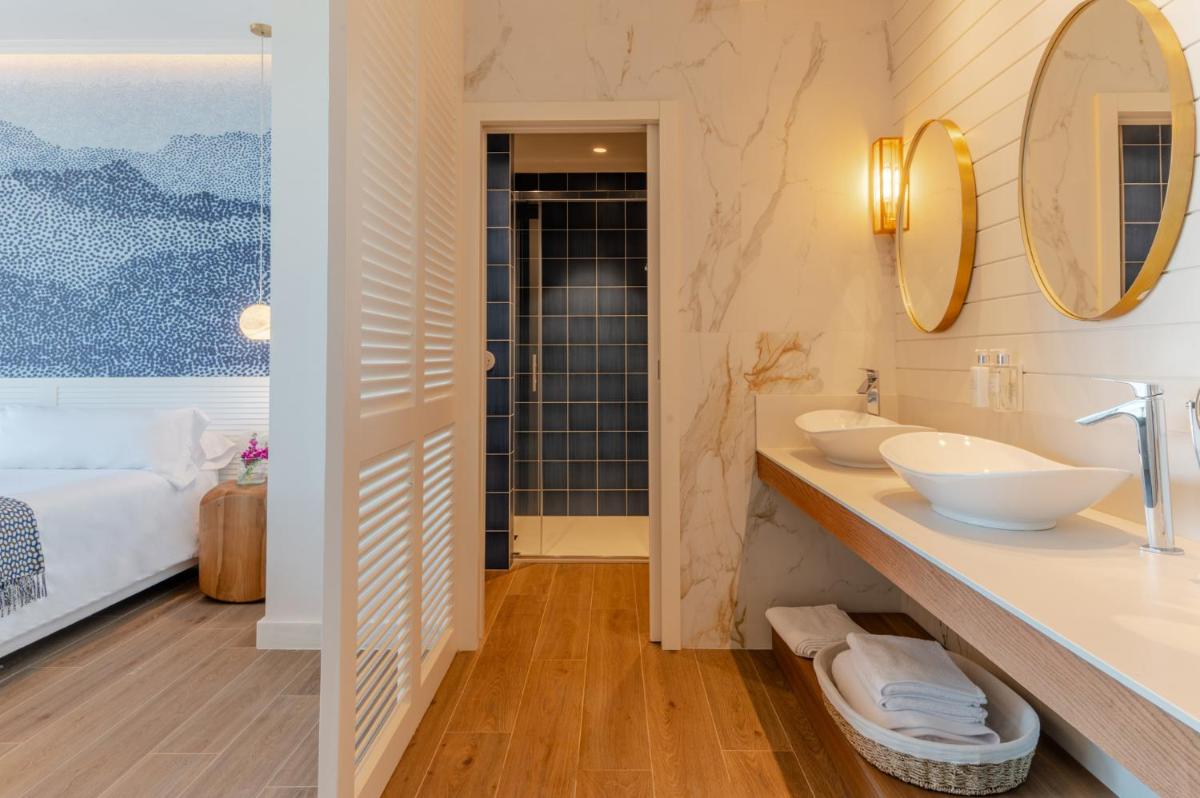 Un baño de Hiru Uhinak