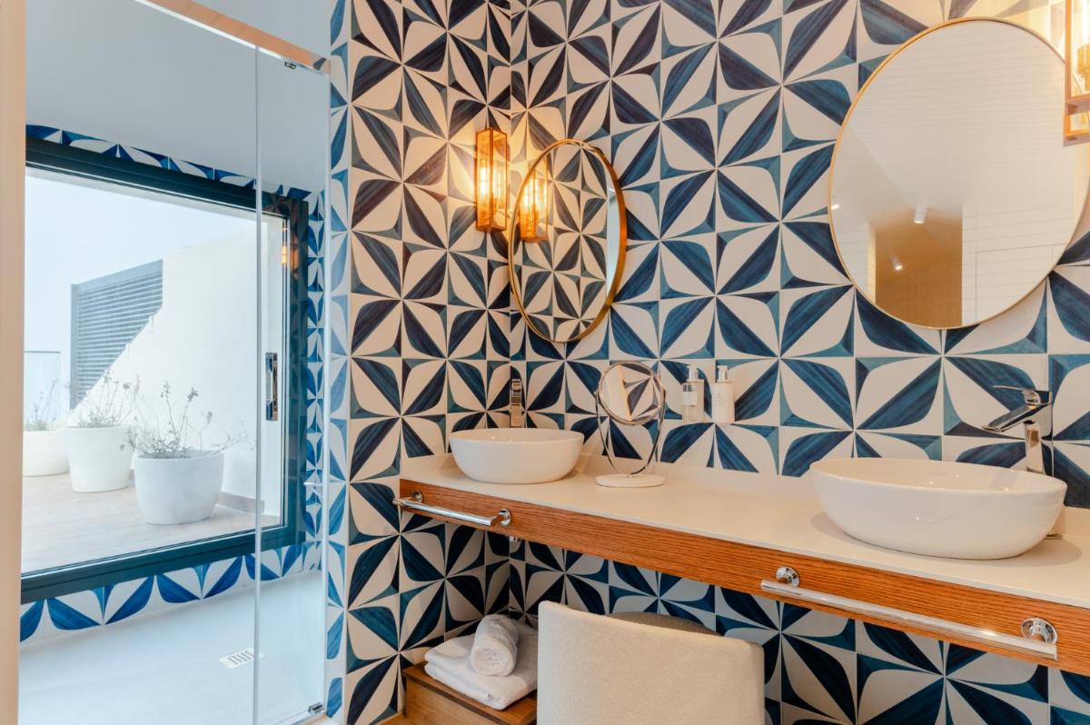 Un baño de Hiru Uhinak