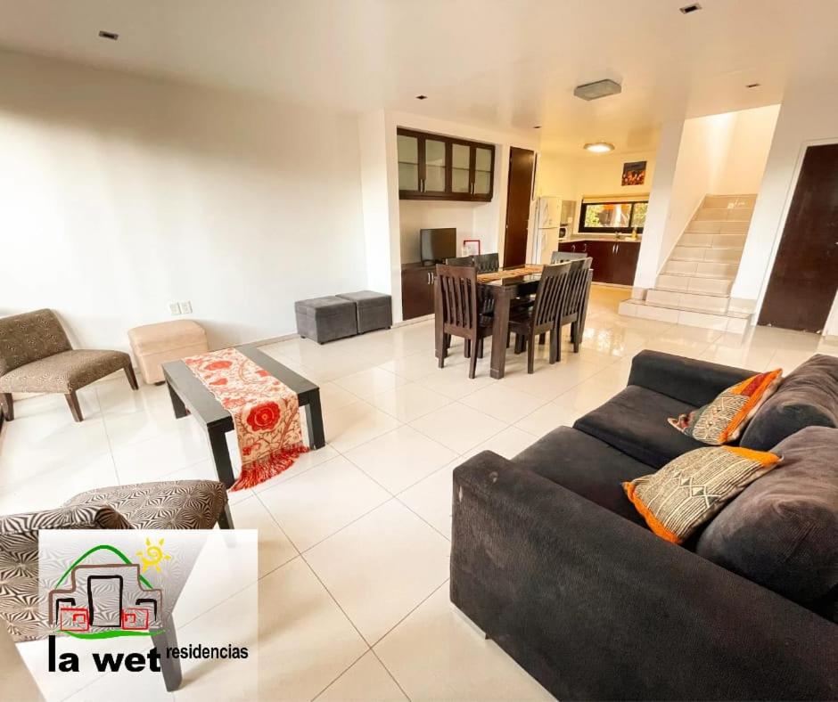 La Wet - Housity