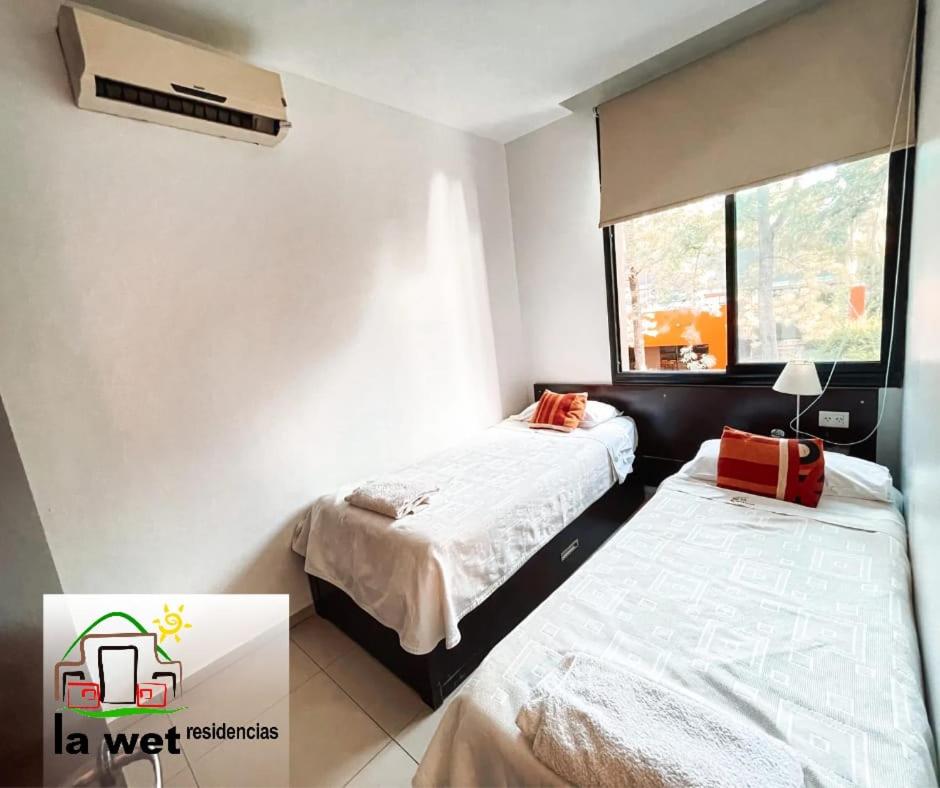 La Wet - Housity