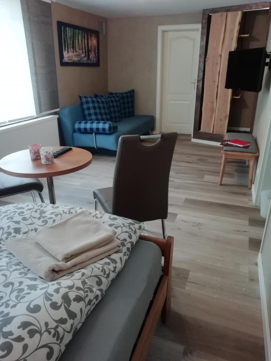 Neues Vaterland - Housity