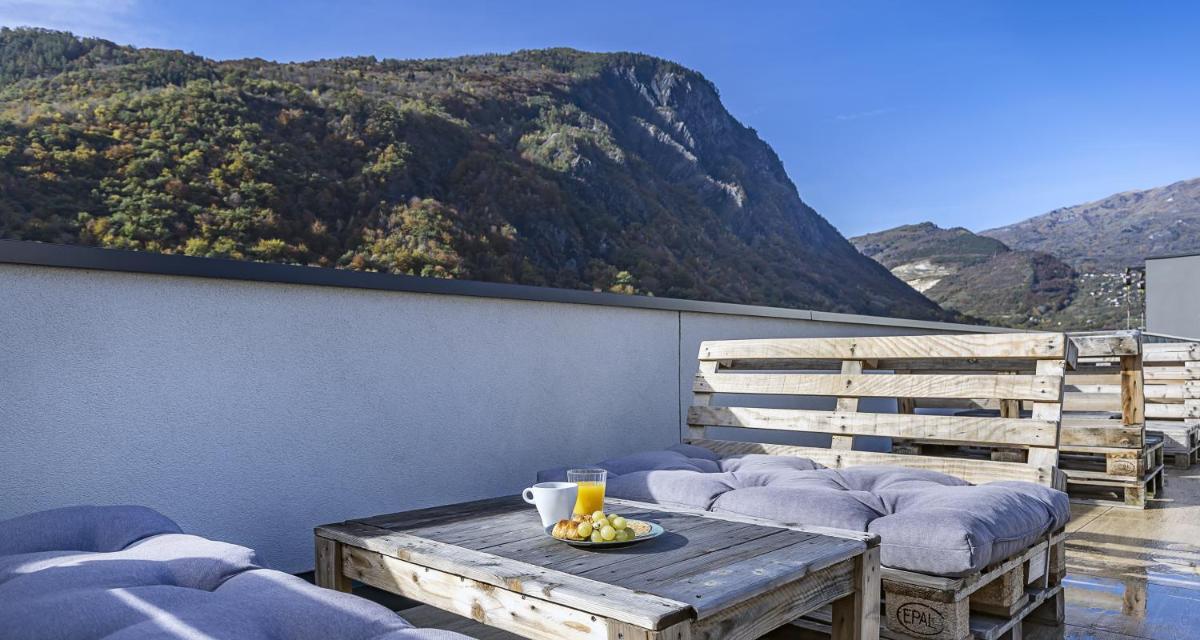Vue générale sur la montagne ou vue sur la montagne depuis l'hôtel
