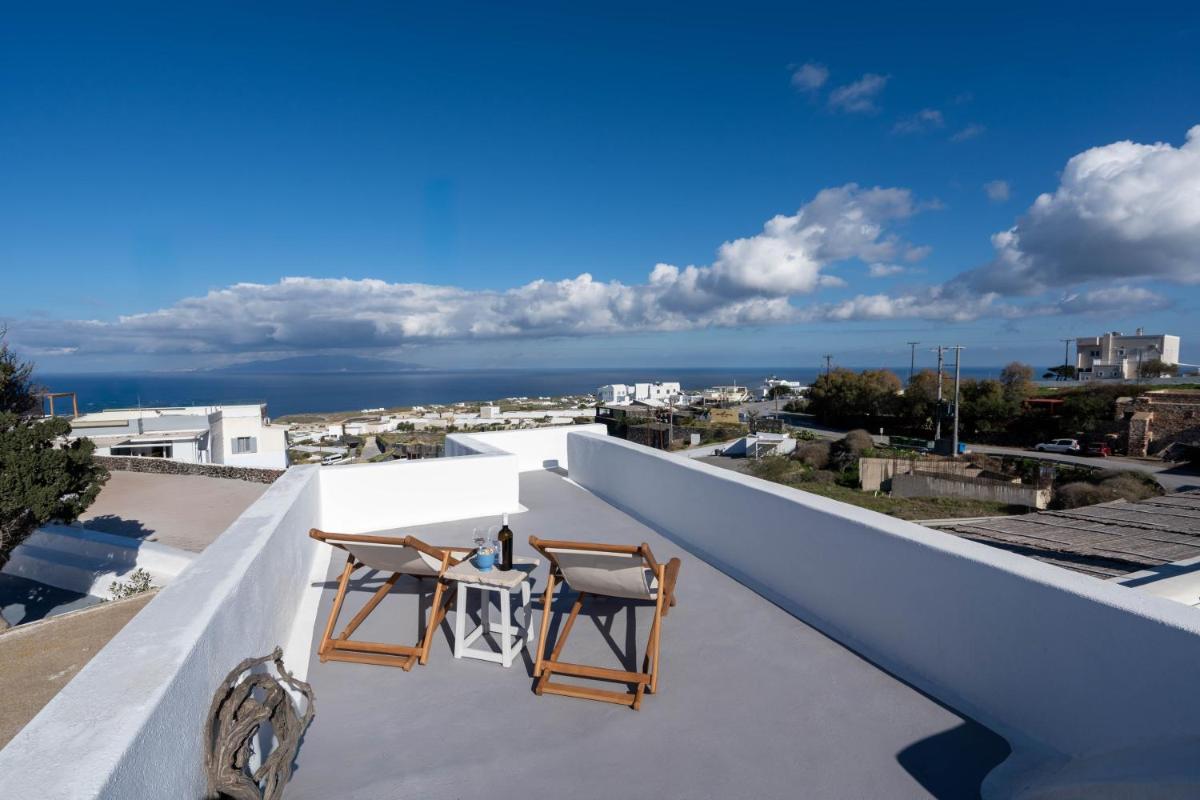 Kalyva Cycladic house - Oia Santorini - Housity