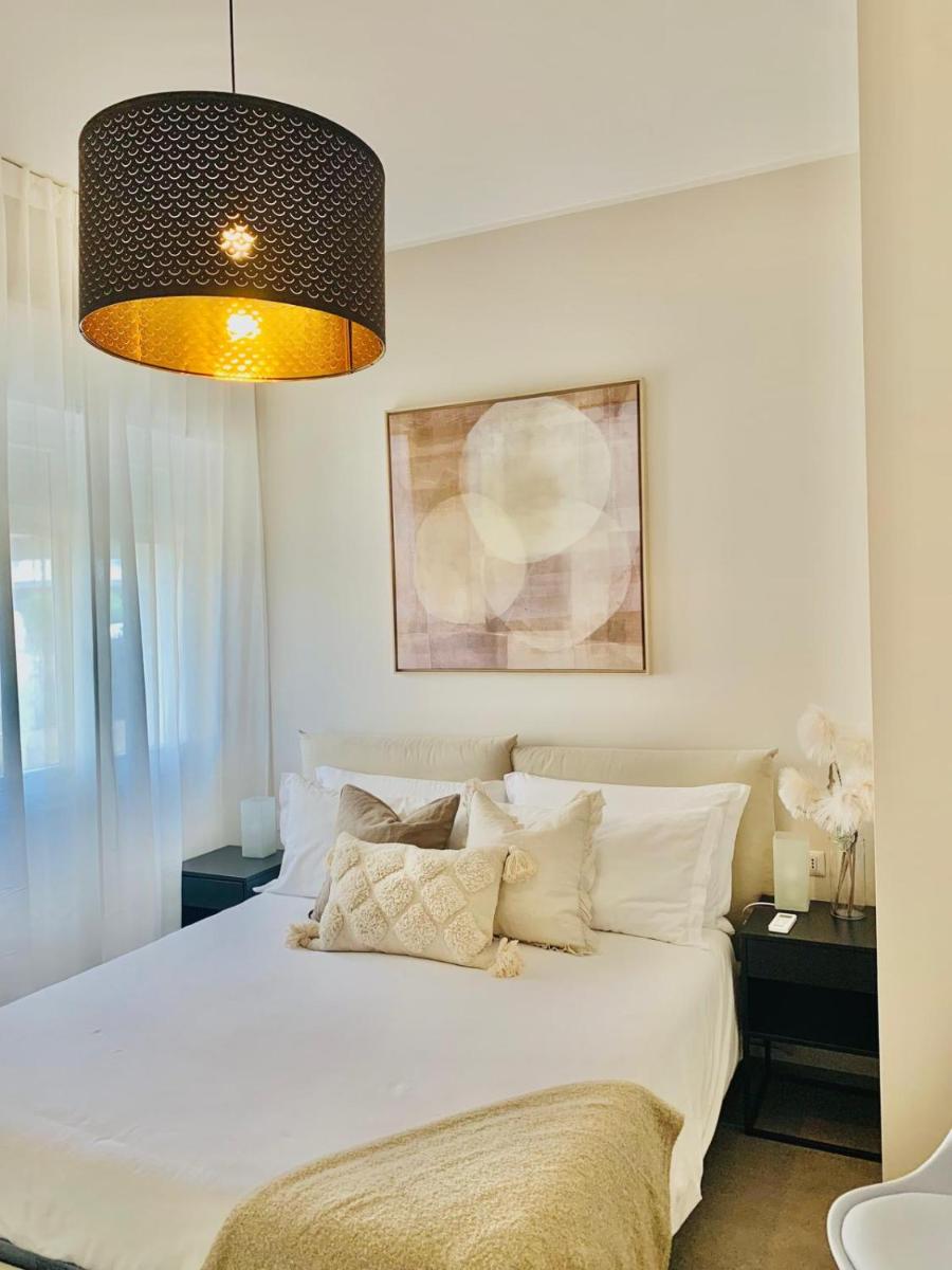 Corner Apartment via Italia - Housity